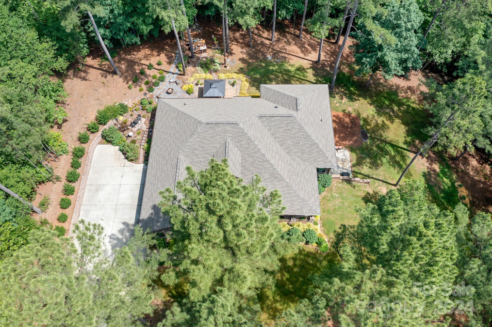 303 Waters Edge Dr Connelly Springs, NC 28612