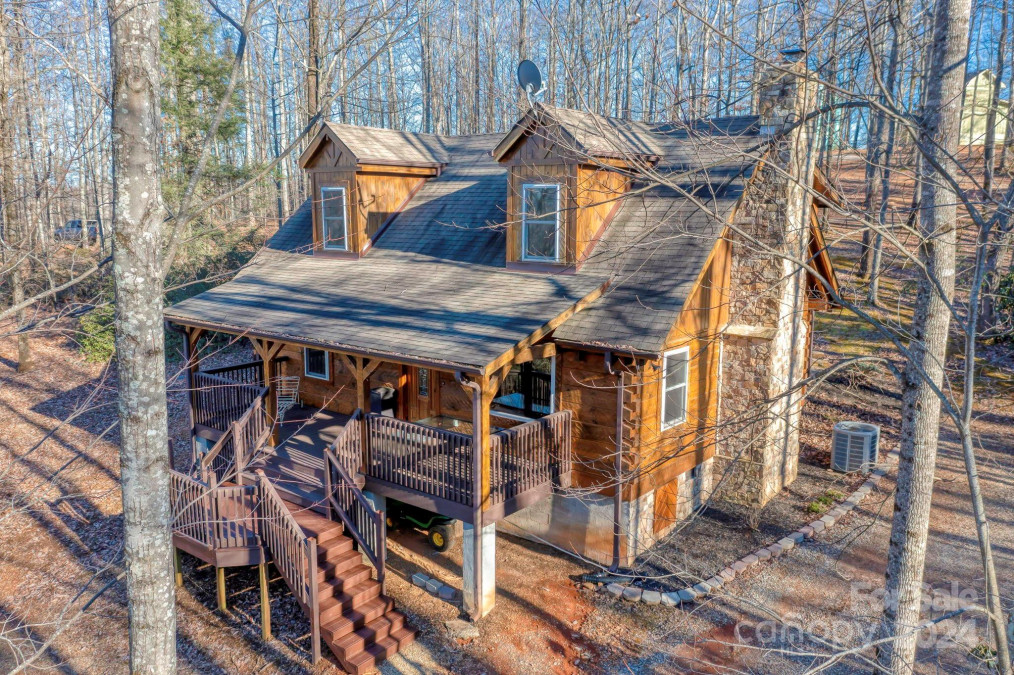 26 Fork Creek Rd Saluda, NC 28773