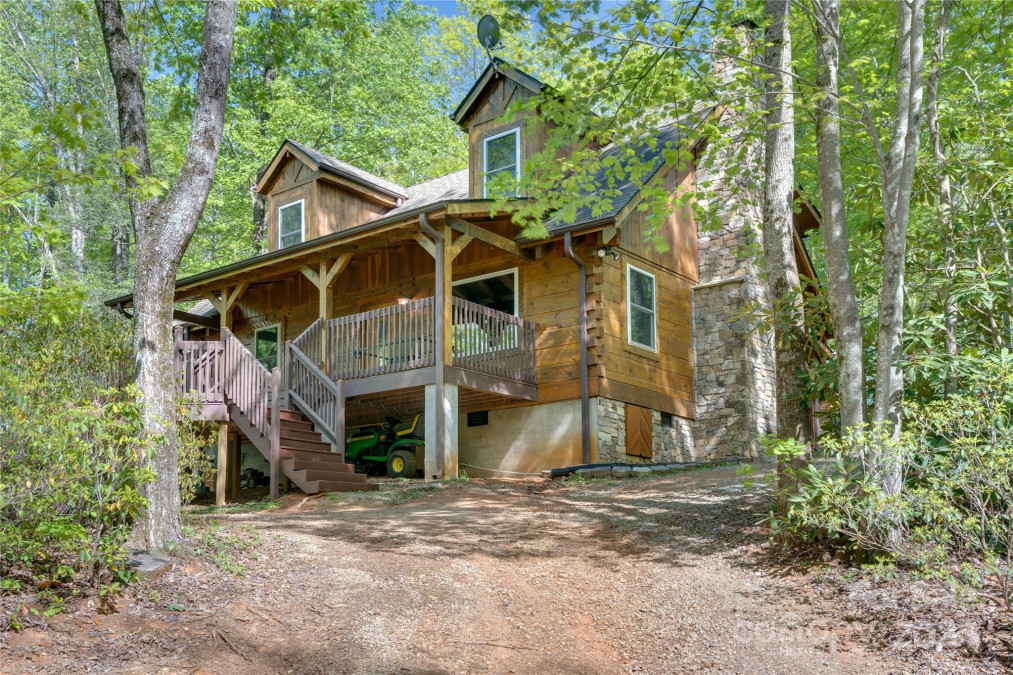 26 Fork Creek Rd Saluda, NC 28773