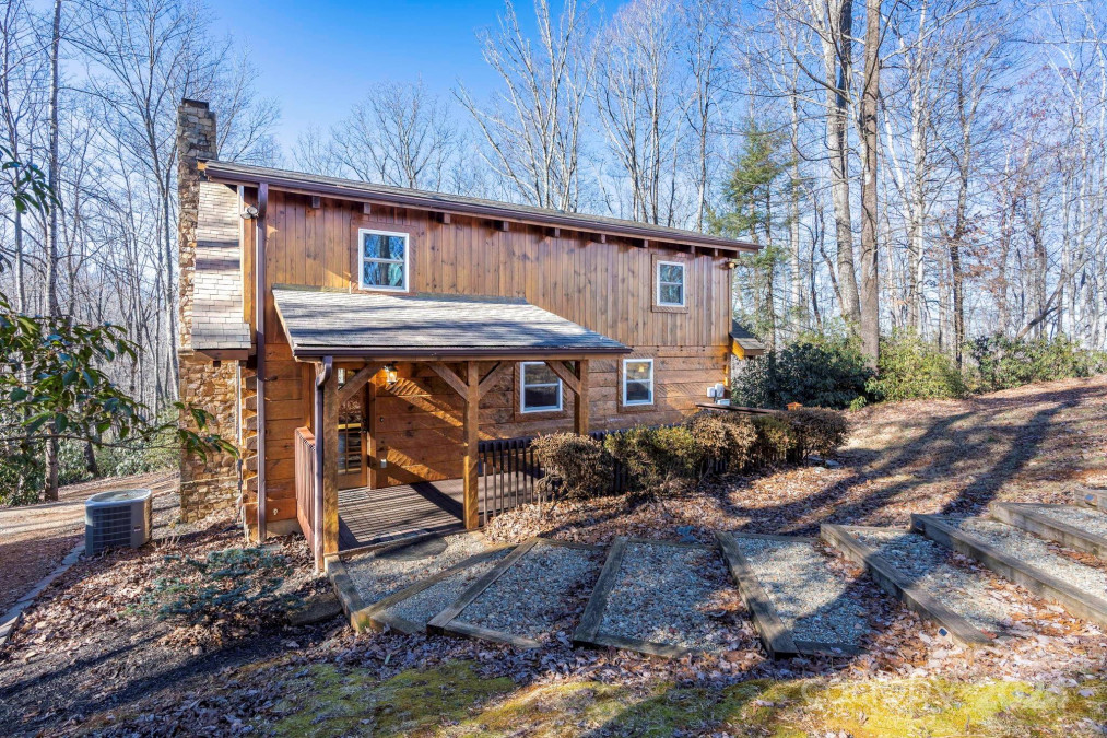 26 Fork Creek Rd Saluda, NC 28773