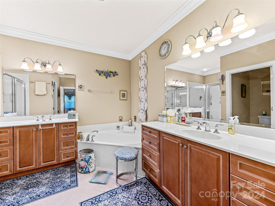 231 Towne Place Dr Hendersonville, NC 28792