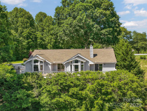 94 Oakcrest Ln Waynesville, NC 28786