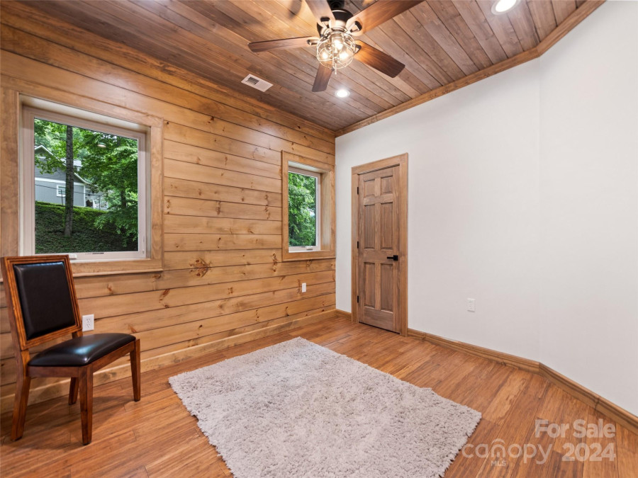 15 Dutch Apple Ln Waynesville, NC 28786