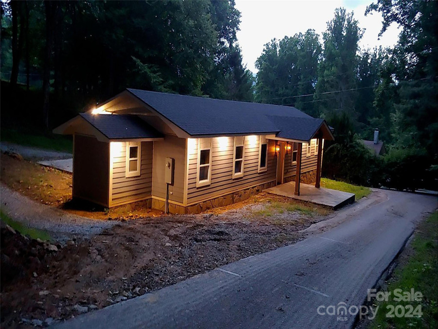 15 Dutch Apple Ln Waynesville, NC 28786