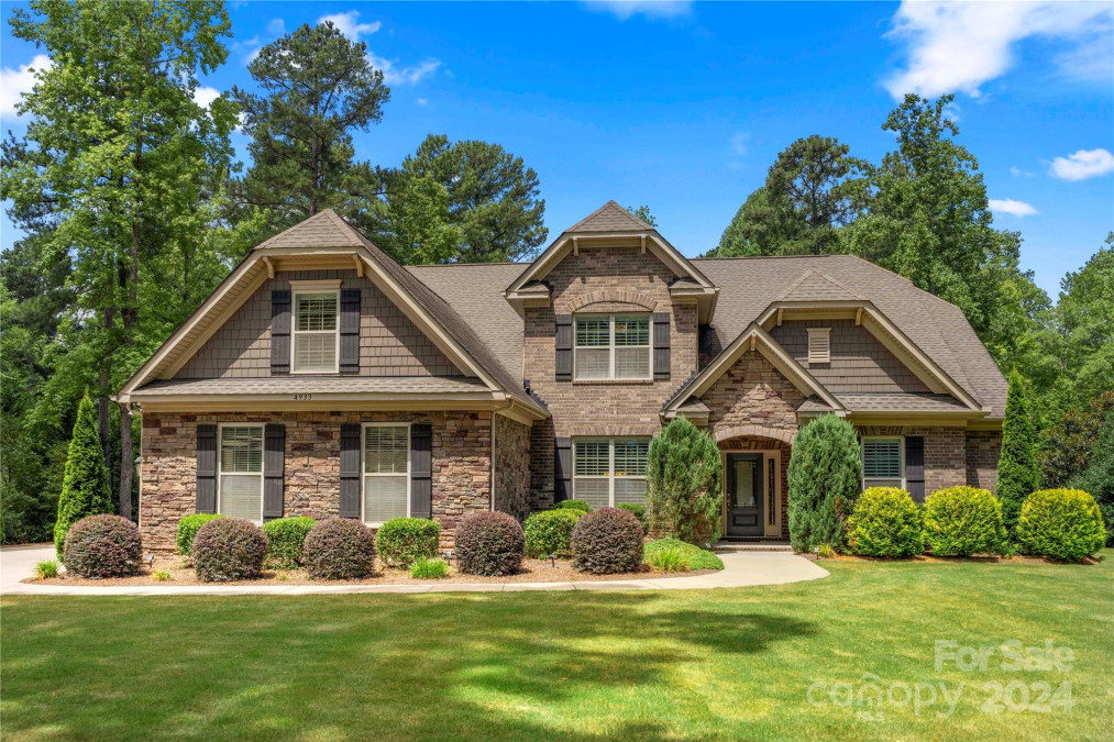 4933 River Oaks Rd Lake Wylie, SC 29710