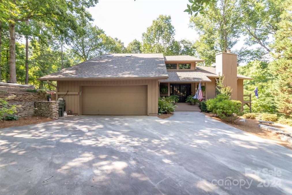 13 Heritage Dr Lake Wylie, SC 29710