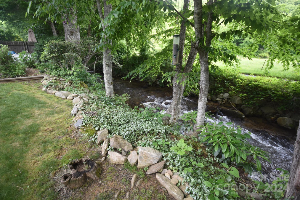 30 Whitewater Dr Maggie Valley, NC 28751