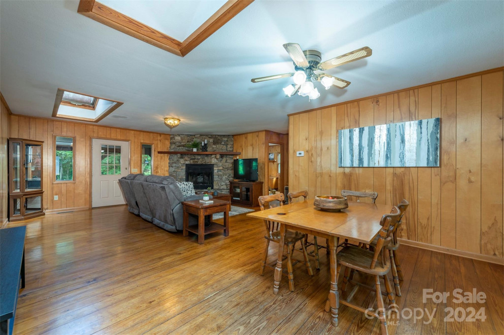 267 Caldwell Dr Maggie Valley, NC 28751