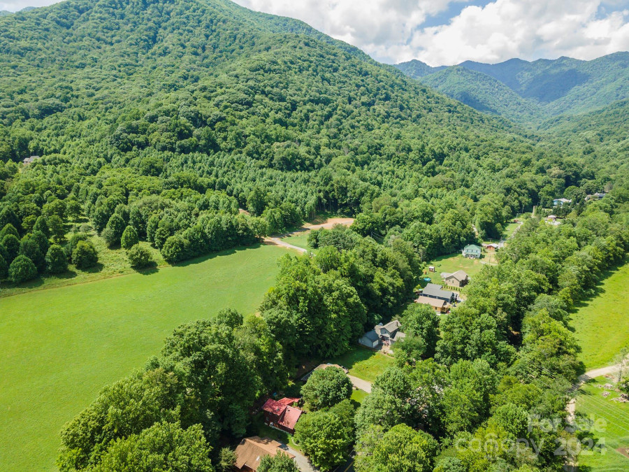 267 Caldwell Dr Maggie Valley, NC 28751