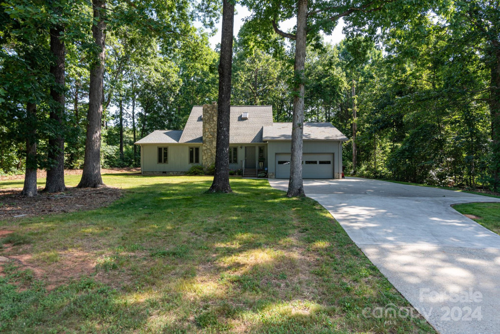 4438 River Rd Hickory, NC 28602