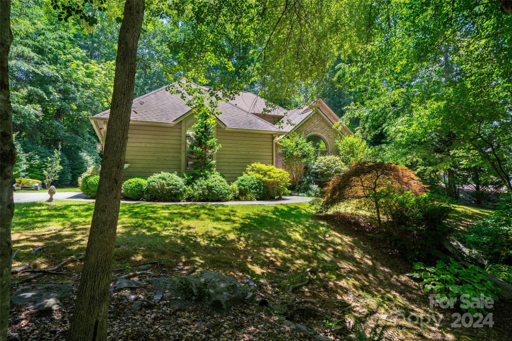 115 White Water Dr Hendersonville, NC 28792