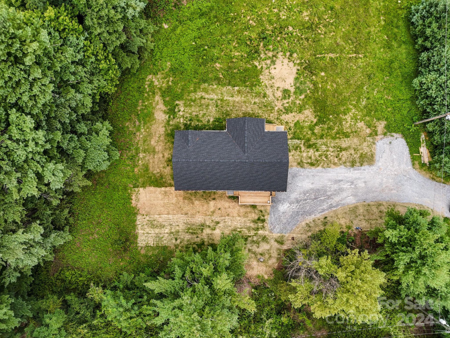 1374 Spicer Cove Rd Hendersonville, NC 28792