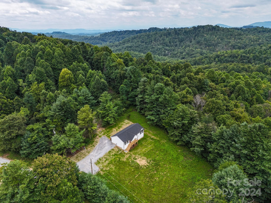 1374 Spicer Cove Rd Hendersonville, NC 28792