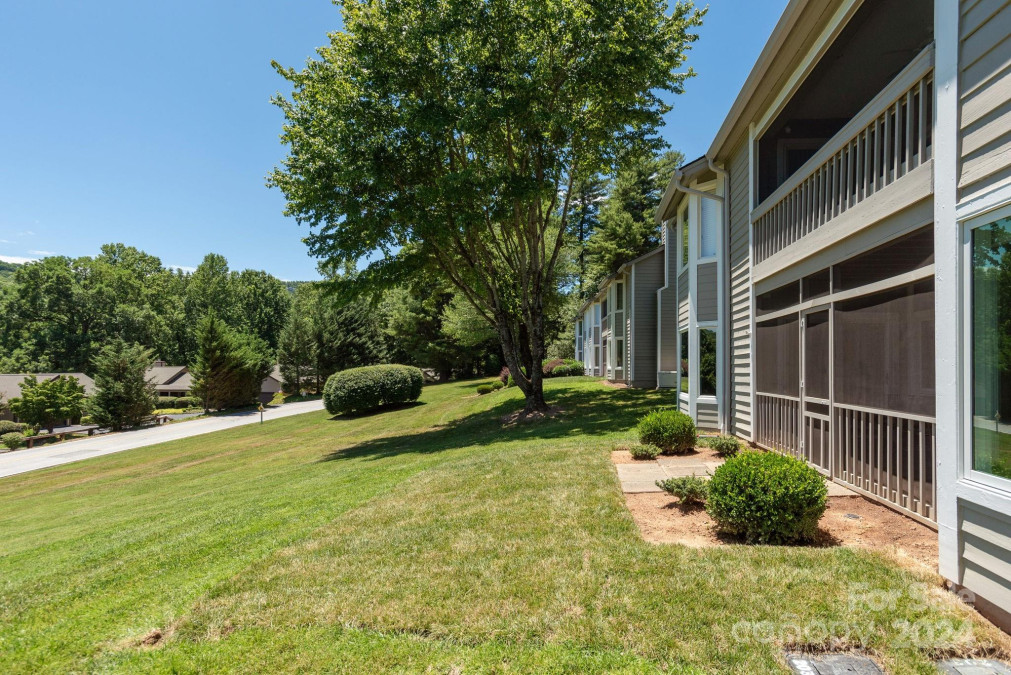 203 Golfside Dr Flat Rock, NC 28731