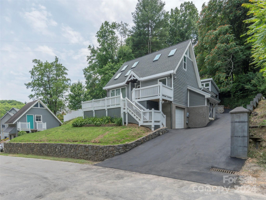 207 Jonestown Rd Asheville, NC 28804