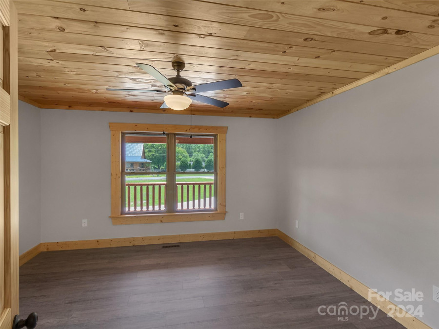 21 Kennerly Cv Maggie Valley, NC 28751