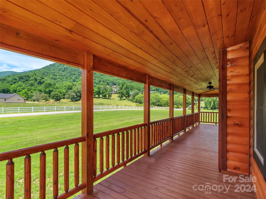 21 Kennerly Cv Maggie Valley, NC 28751