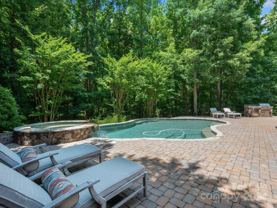 1317 Wyndmere Hills Ln Matthews, NC 28105