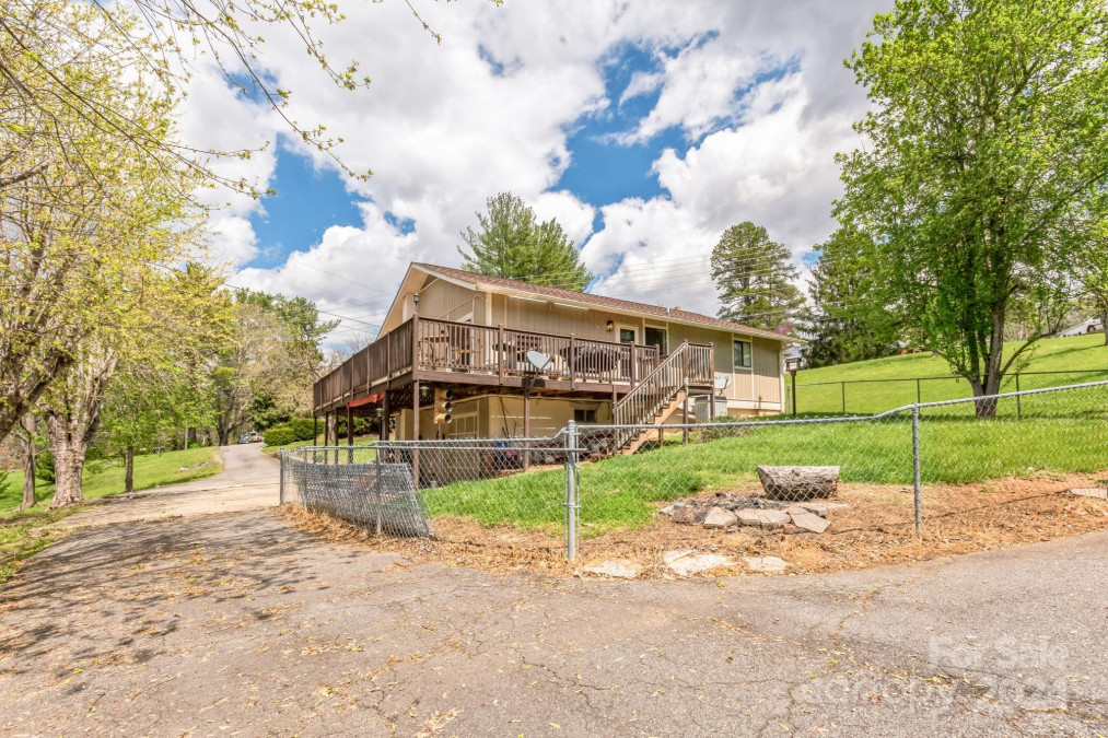 84 Alexander Rd Weaverville, NC 28787