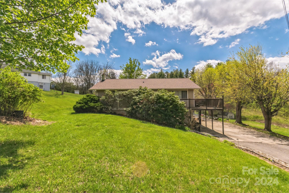 84 Alexander Rd Weaverville, NC 28787