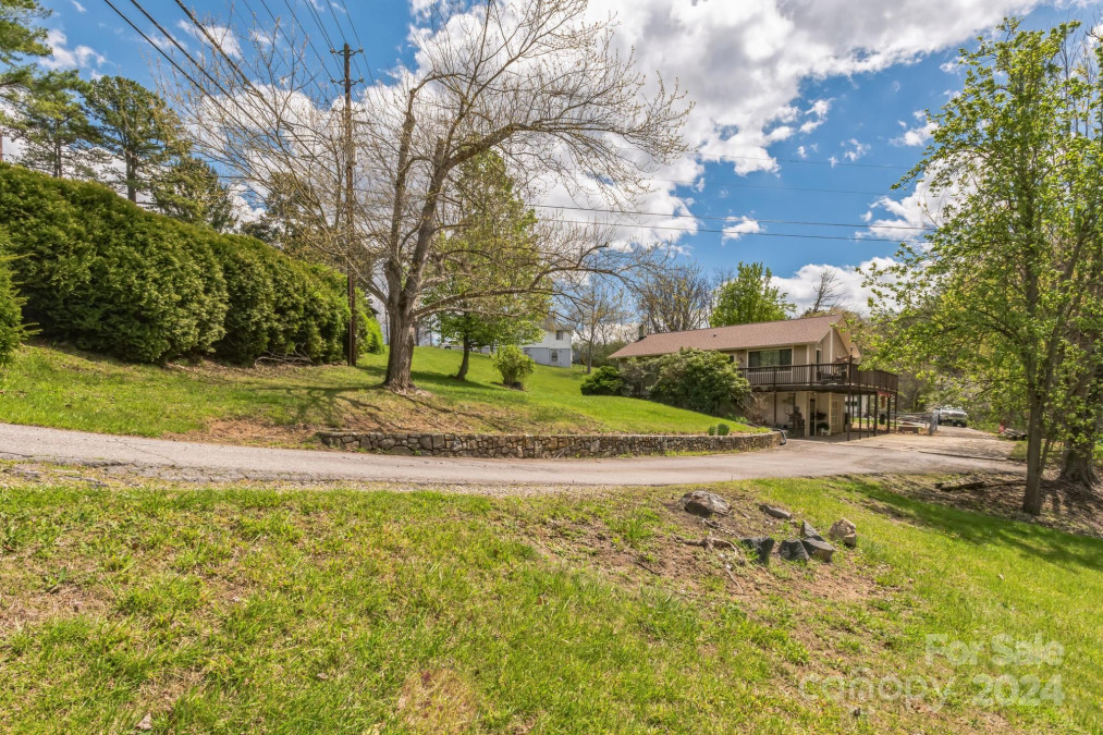 84 Alexander Rd Weaverville, NC 28787