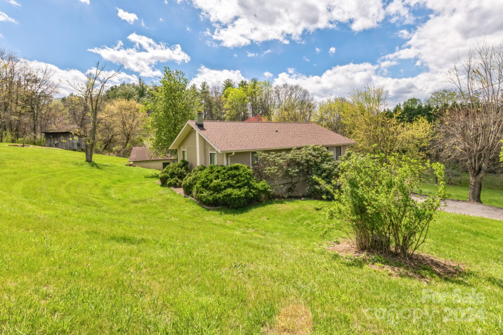 84 Alexander Rd Weaverville, NC 28787