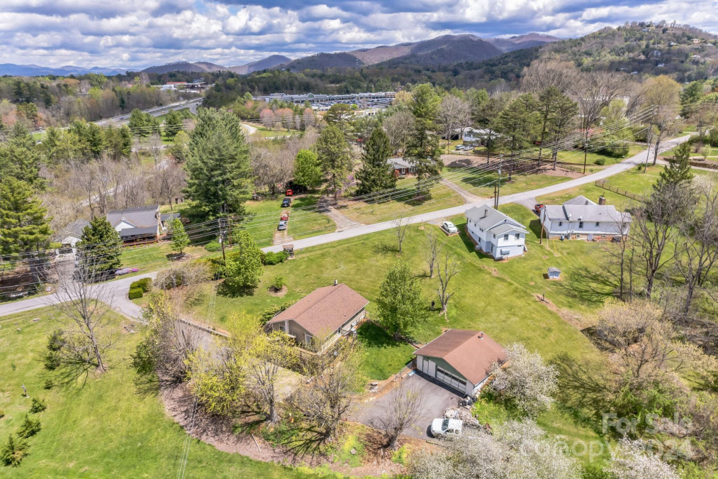 84 Alexander Rd Weaverville, NC 28787