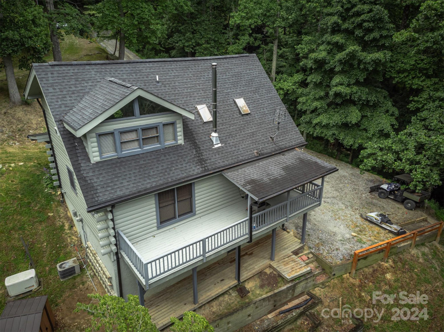 61 Pioneer Ln Hendersonville, NC 28792