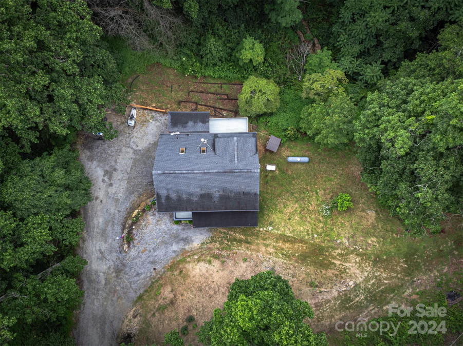 61 Pioneer Ln Hendersonville, NC 28792