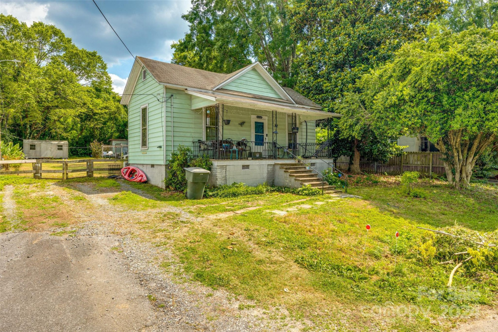 13 Rose St York, SC 29745