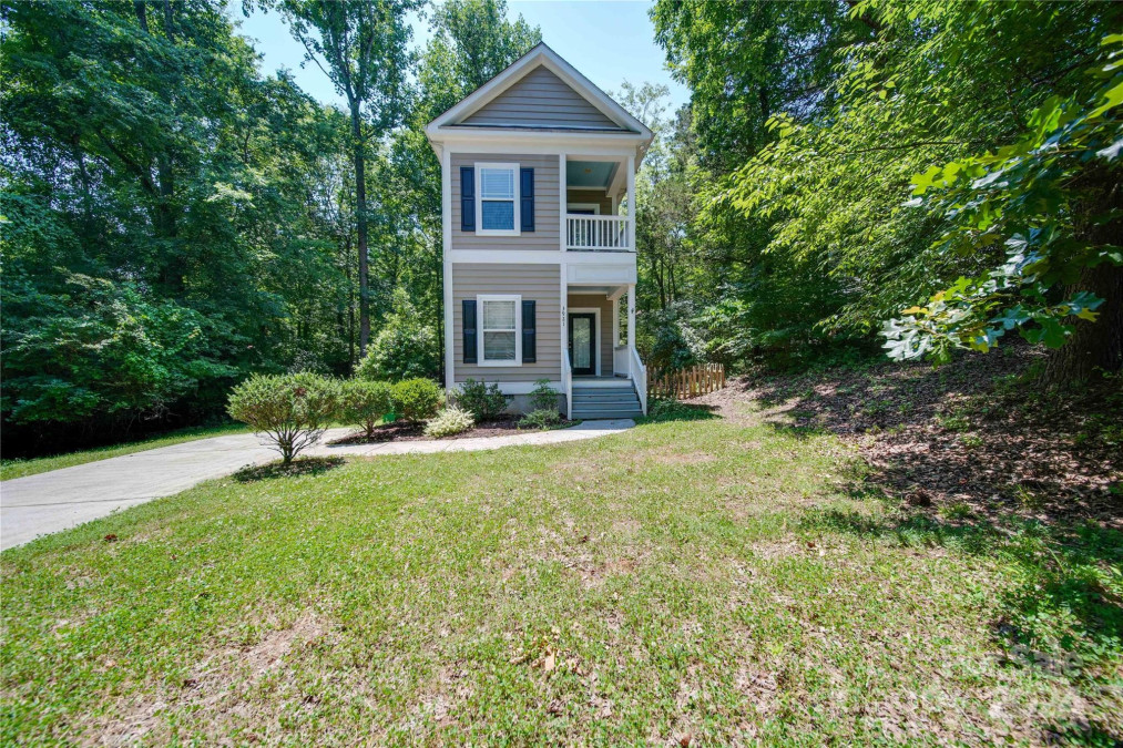 3921 Sky Dr Charlotte, NC 28226