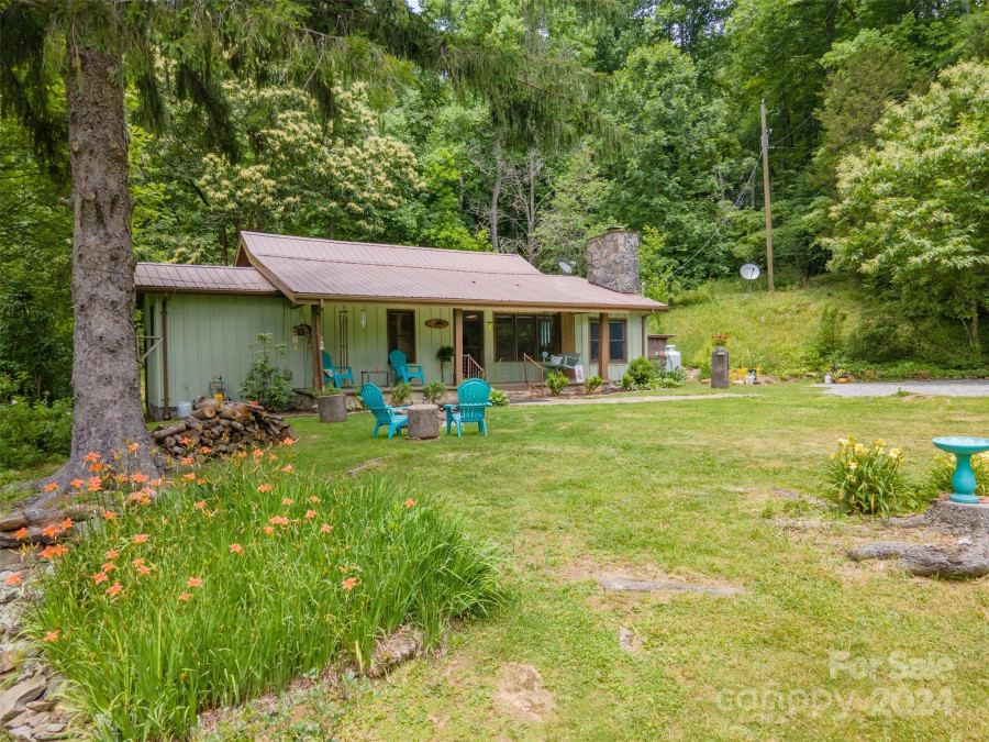 3093 Dicks Creek Rd Whittier, NC 28783