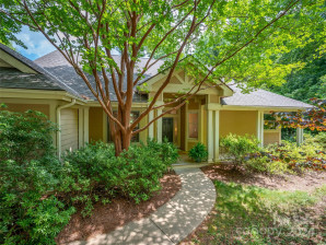 200 Shady Laurel Ct Hendersonville, NC 28739