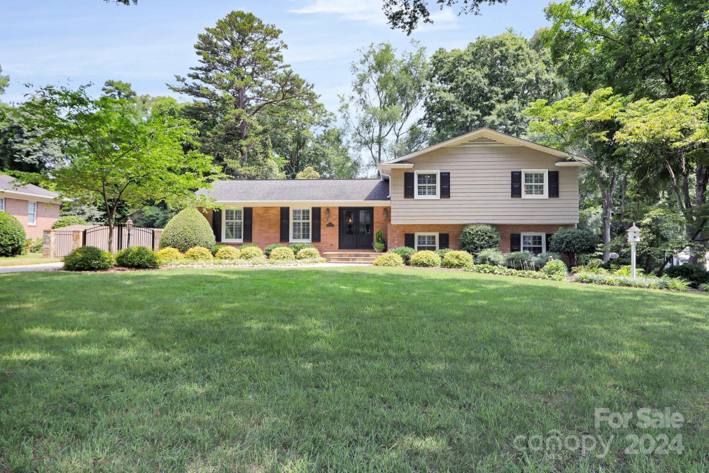 5652 Lansing Dr Charlotte, NC 28270