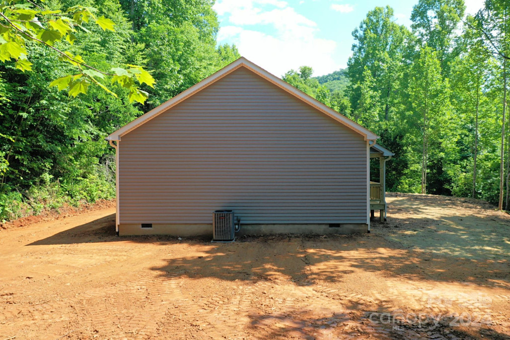 35 Fallen Oak Dr Sylva, NC 28779