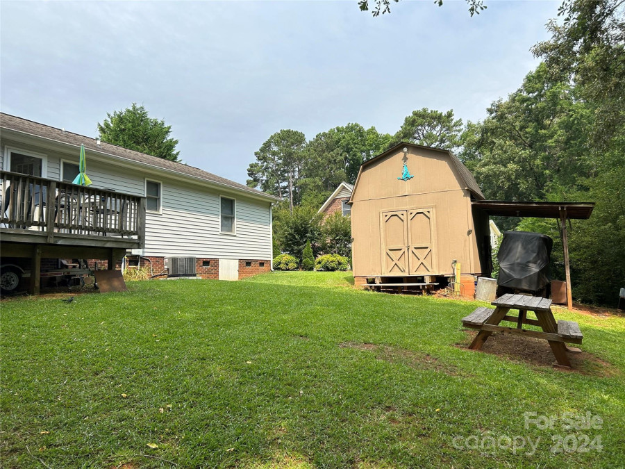 431 Island Cove Rd Norwood, NC 28128