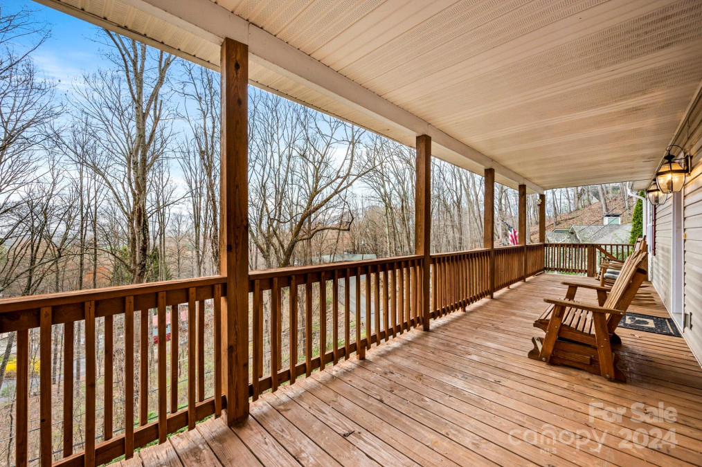 588 Mouzon Rd Waynesville, NC 28785