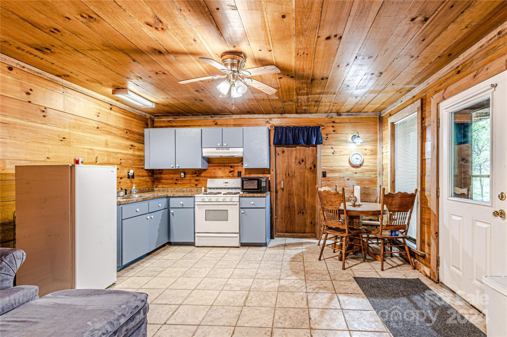 475 Moonlight Dr Bryson City, NC 28713