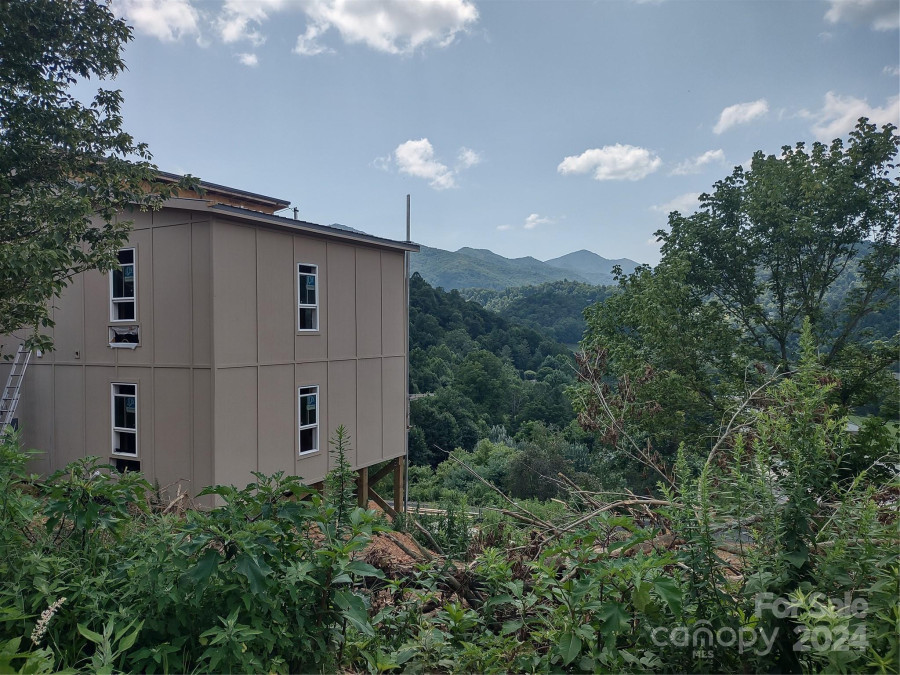 1114 Jonathan Creek Rd Maggie Valley, NC 28751