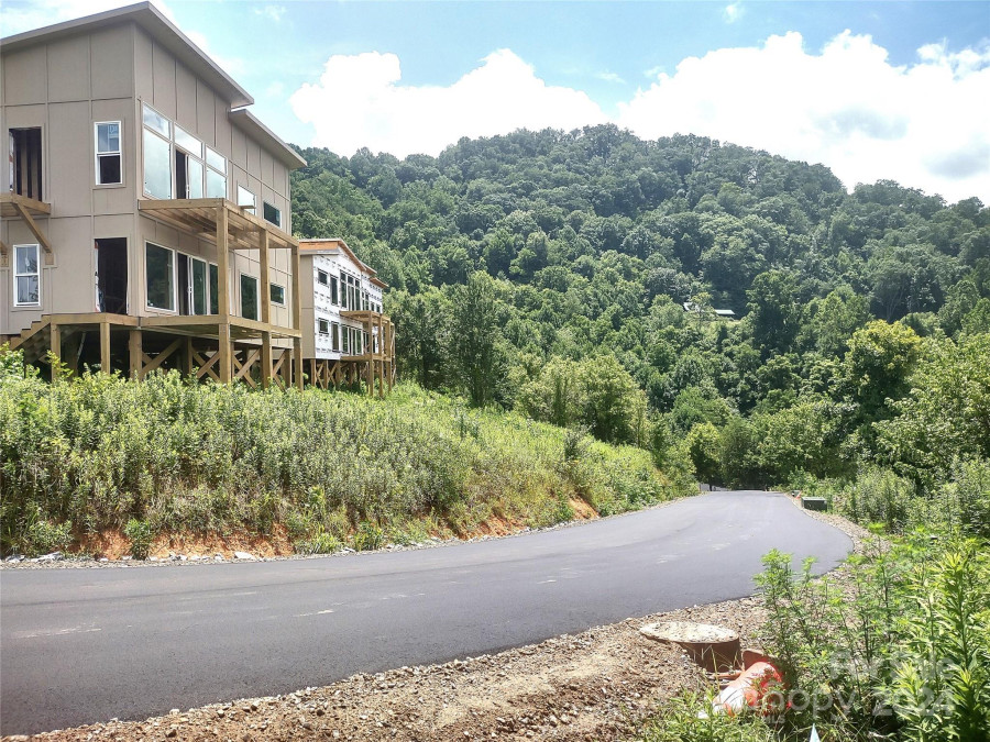 1114 Jonathan Creek Rd Maggie Valley, NC 28751