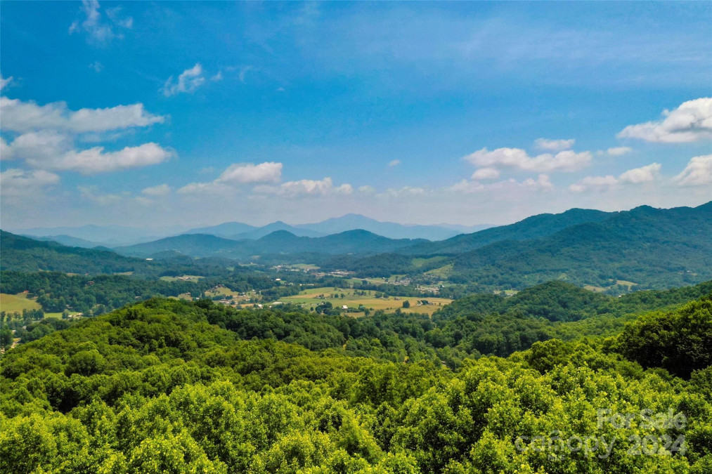 735 Twin Brook Dr Waynesville, NC 28785