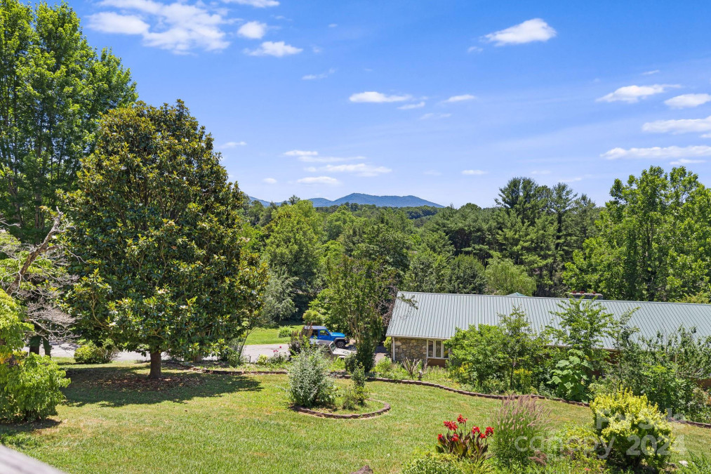 29 Persimmon Ln Asheville, NC 28805