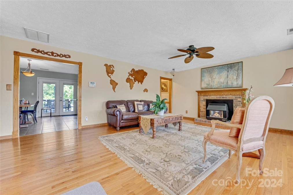 10 Sun Up Ln Candler, NC 28715