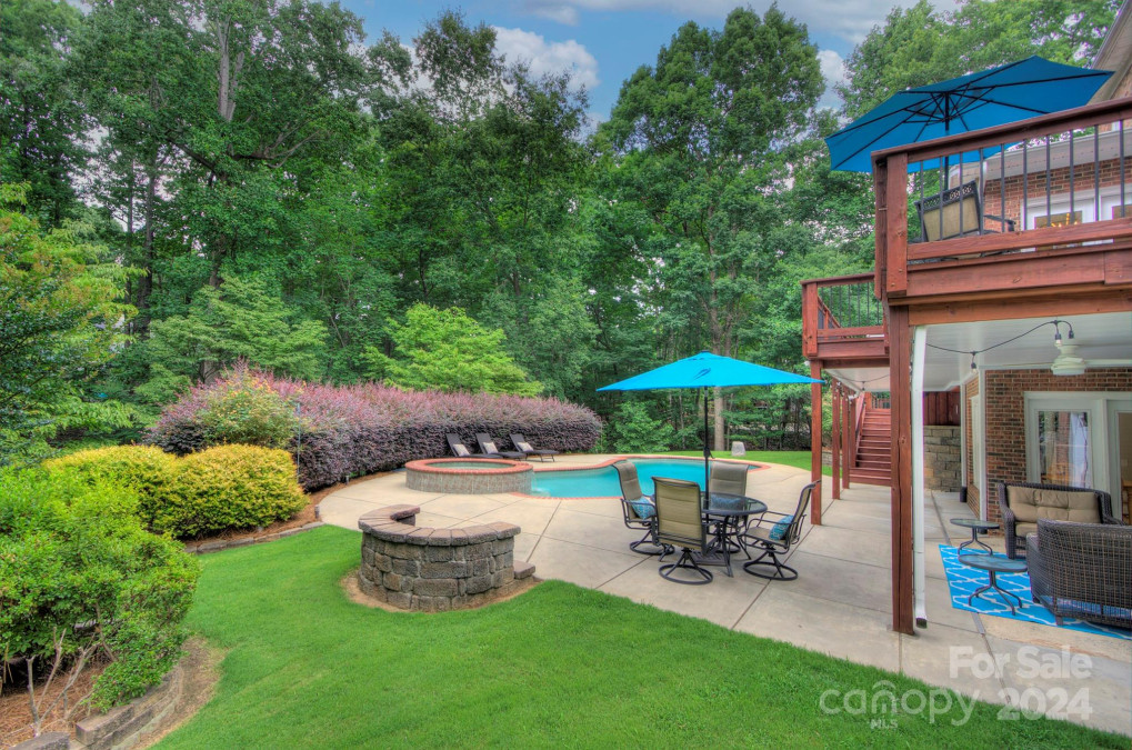 14824 Hickory View Ln Charlotte, NC 28278