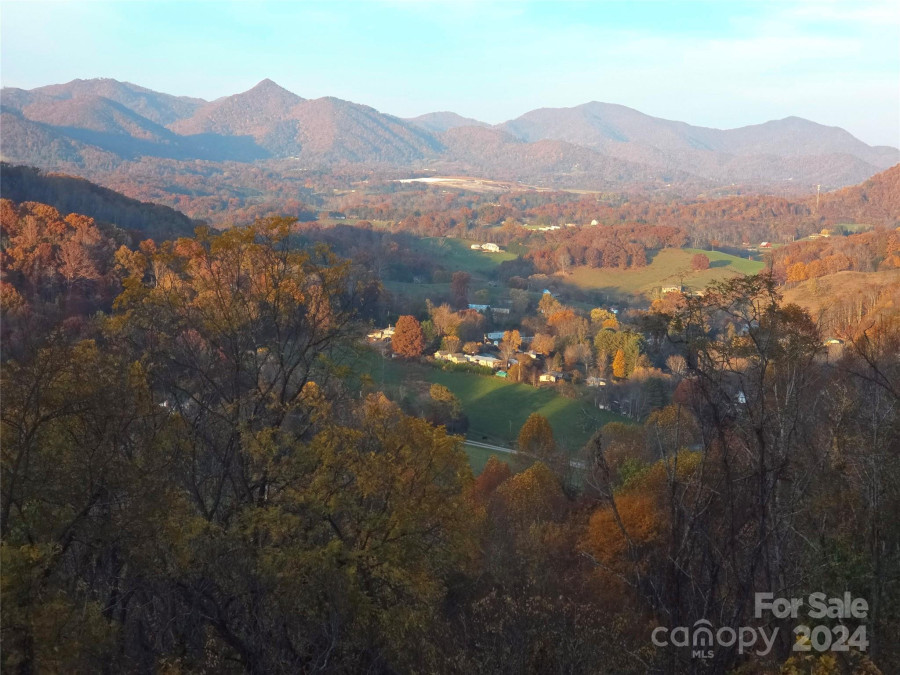 246 Calhoun Ridge Dr Waynesville, NC 28786