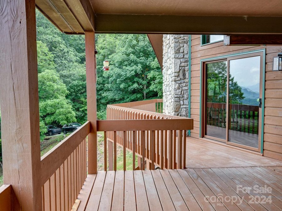 246 Calhoun Ridge Dr Waynesville, NC 28786