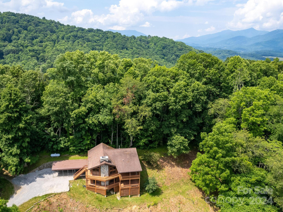 246 Calhoun Ridge Dr Waynesville, NC 28786