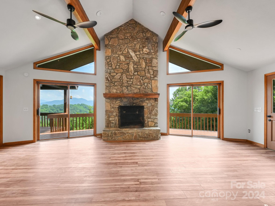 246 Calhoun Ridge Dr Waynesville, NC 28786