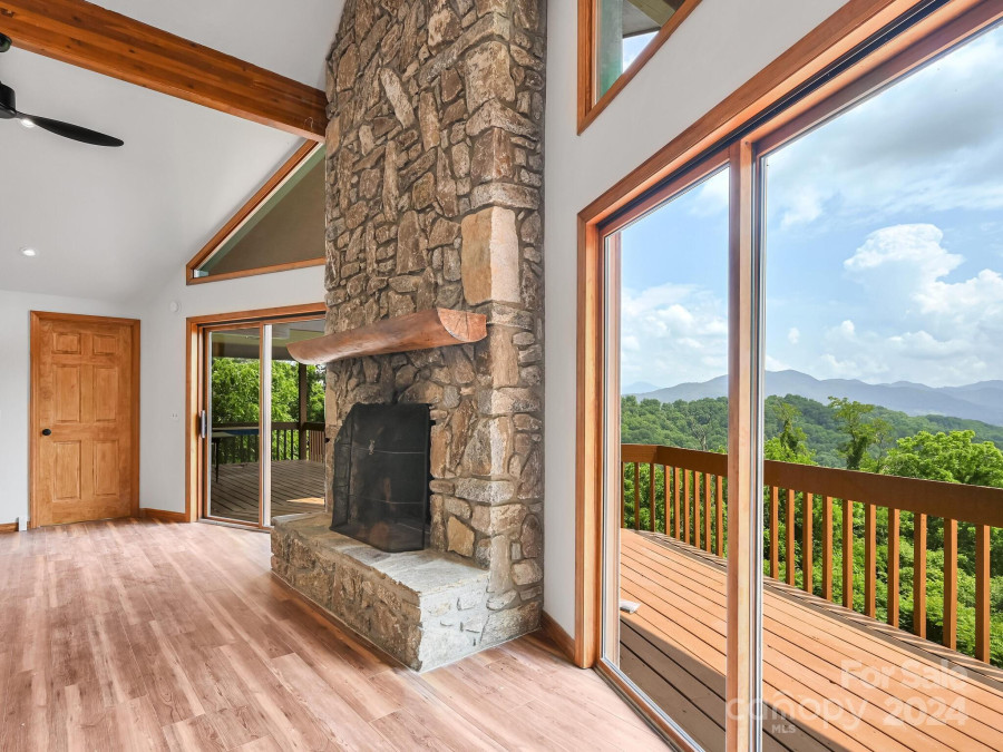 246 Calhoun Ridge Dr Waynesville, NC 28786