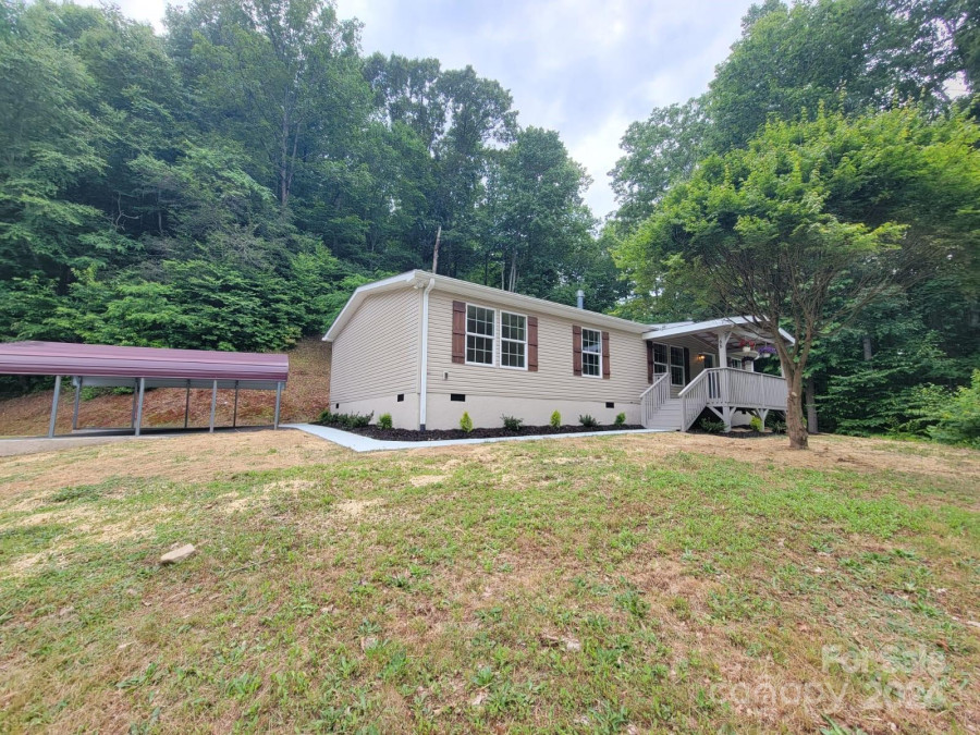 68 Red Red Ln Sylva, NC 28779